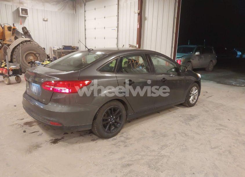 Photo 4 of 2017 Ford Focus SE (VIN 1FADP3F2XHL283675)