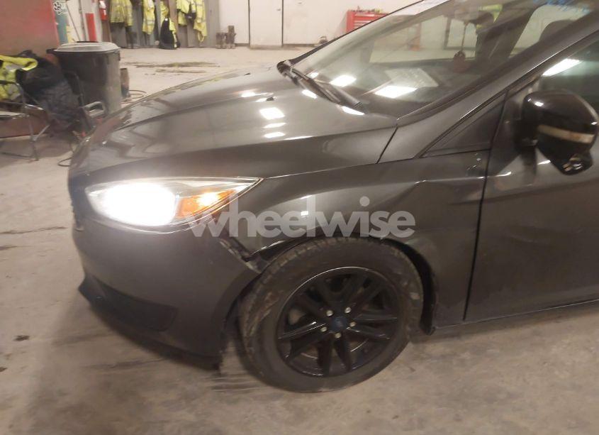 Photo 6 of 2017 Ford Focus SE (VIN 1FADP3F2XHL283675)