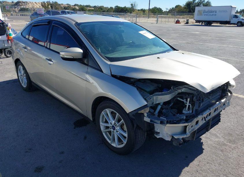 2017 Ford Focus SE (VIN 1FADP3F2XHL318831) main photo