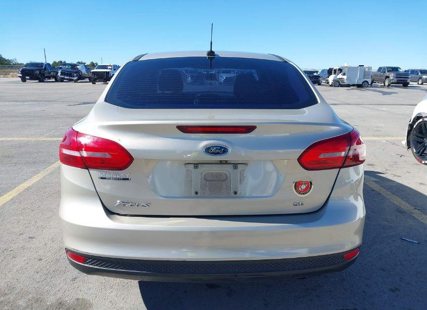 Photo 17 of 2017 Ford Focus SE (VIN 1FADP3F2XHL318831)