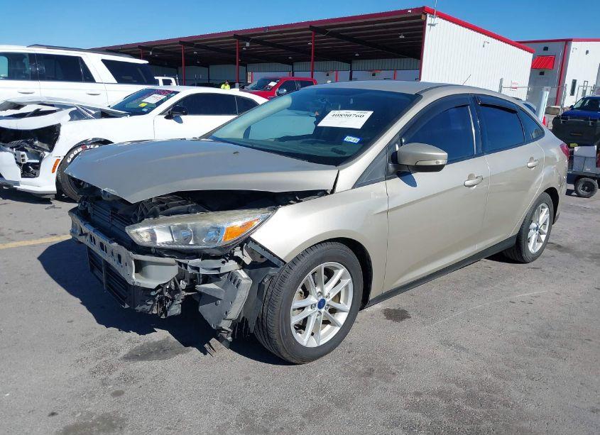Photo 2 of 2017 Ford Focus SE (VIN 1FADP3F2XHL318831)