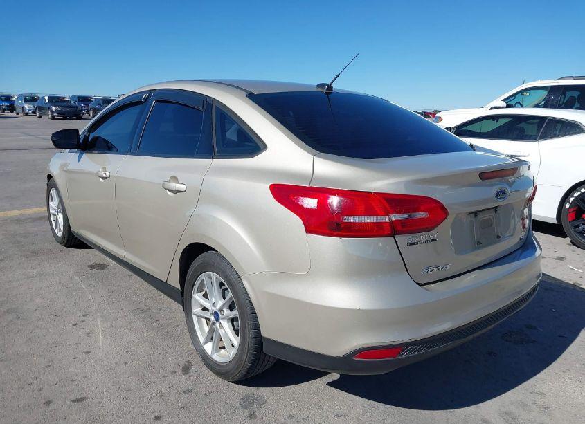 Photo 3 of 2017 Ford Focus SE (VIN 1FADP3F2XHL318831)