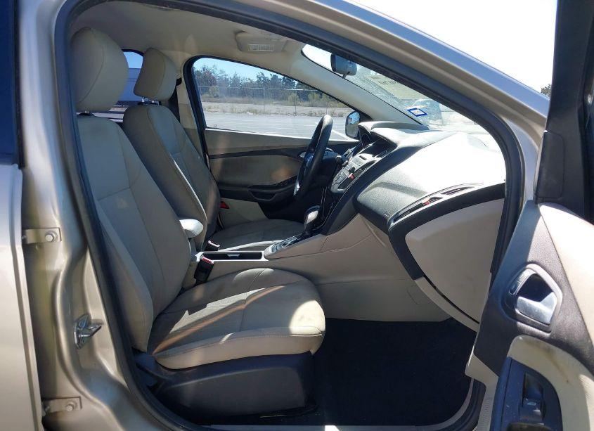 Photo 5 of 2017 Ford Focus SE (VIN 1FADP3F2XHL318831)