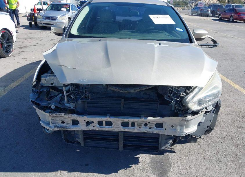 Photo 6 of 2017 Ford Focus SE (VIN 1FADP3F2XHL318831)