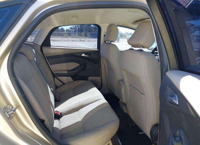 Photo 8 of 2017 Ford Focus SE (VIN 1FADP3F2XHL318831)