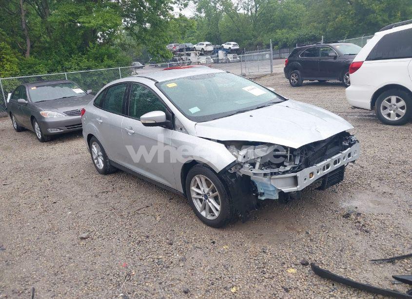 2017 Ford Focus SE (VIN 1FADP3F2XHL320241) main photo