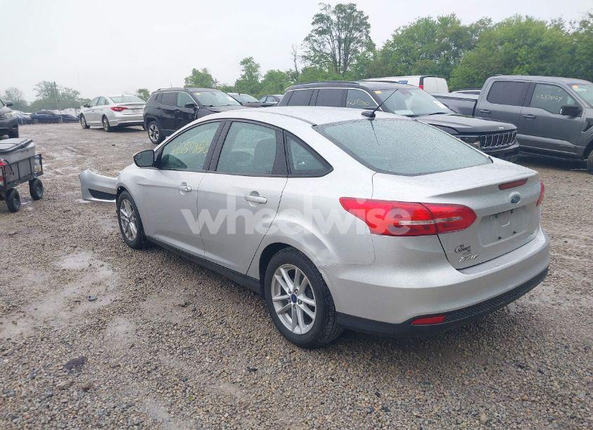Photo 3 of 2017 Ford Focus SE (VIN 1FADP3F2XHL320241)
