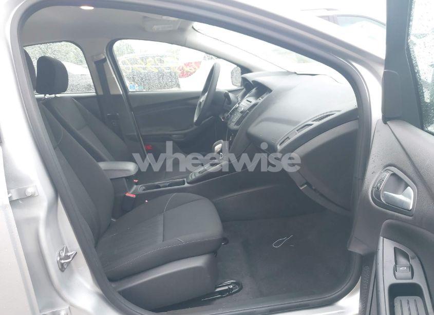 Photo 5 of 2017 Ford Focus SE (VIN 1FADP3F2XHL320241)