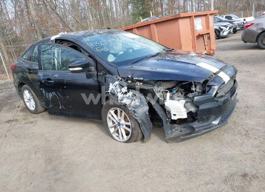 2017 Ford Focus SE (VIN 1FADP3F2XHL321700) main photo