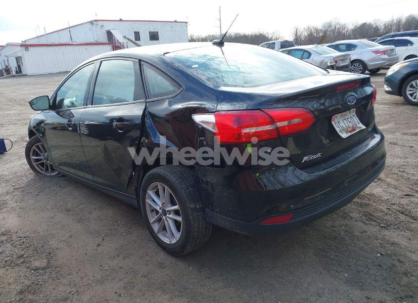 Photo 3 of 2017 Ford Focus SE (VIN 1FADP3F2XHL321700)