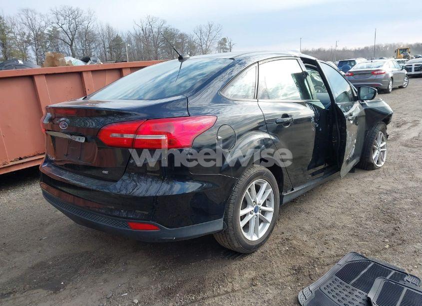Photo 4 of 2017 Ford Focus SE (VIN 1FADP3F2XHL321700)