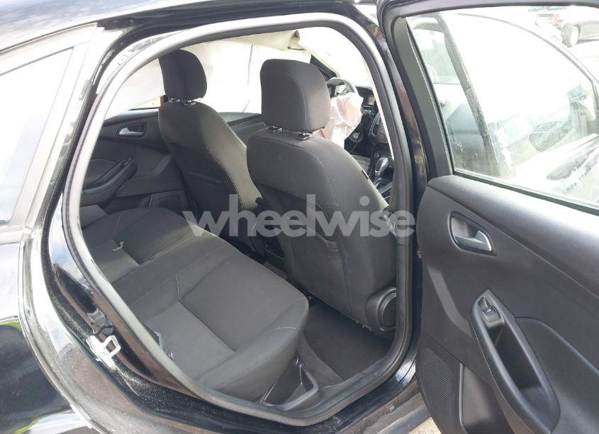 Photo 8 of 2017 Ford Focus SE (VIN 1FADP3F2XHL321700)