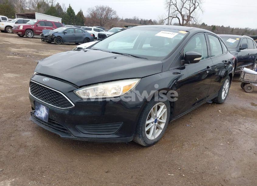 Photo 2 of 2017 Ford Focus SE (VIN 1FADP3F2XHL332650)