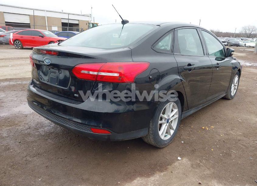 Photo 4 of 2017 Ford Focus SE (VIN 1FADP3F2XHL332650)