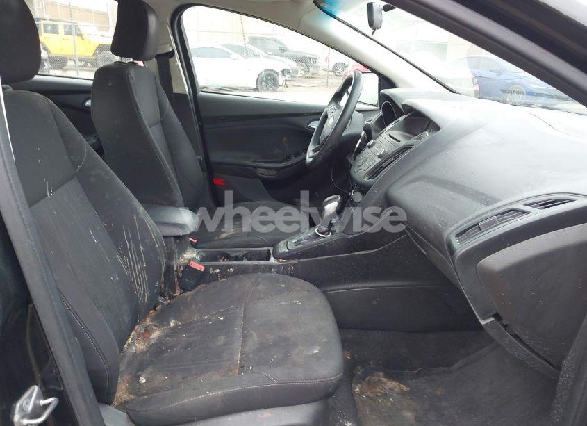 Photo 5 of 2017 Ford Focus SE (VIN 1FADP3F2XHL332650)