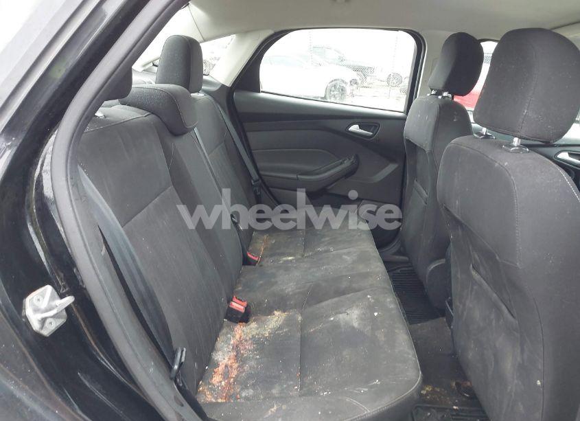 Photo 8 of 2017 Ford Focus SE (VIN 1FADP3F2XHL332650)