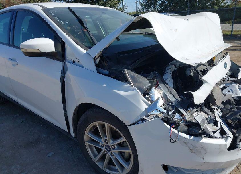 Photo 13 of 2017 Ford Focus SE (VIN 1FADP3F2XHL347388)