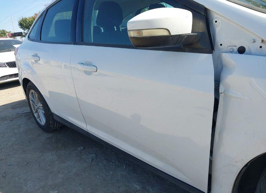 Photo 14 of 2017 Ford Focus SE (VIN 1FADP3F2XHL347388)