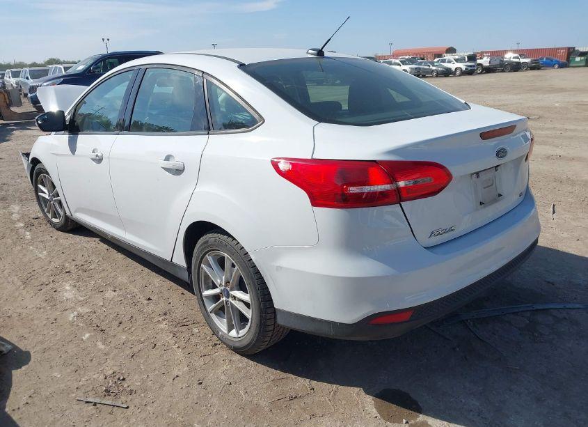 Photo 3 of 2017 Ford Focus SE (VIN 1FADP3F2XHL347388)