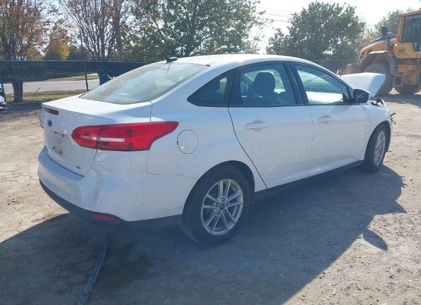 Photo 4 of 2017 Ford Focus SE (VIN 1FADP3F2XHL347388)