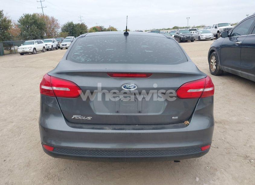 Photo 16 of 2018 Ford Focus SE (VIN 1FADP3F2XJL204043)