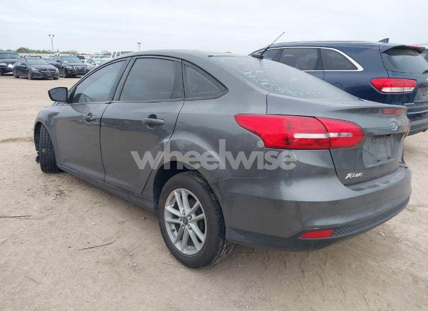 Photo 3 of 2018 Ford Focus SE (VIN 1FADP3F2XJL204043)