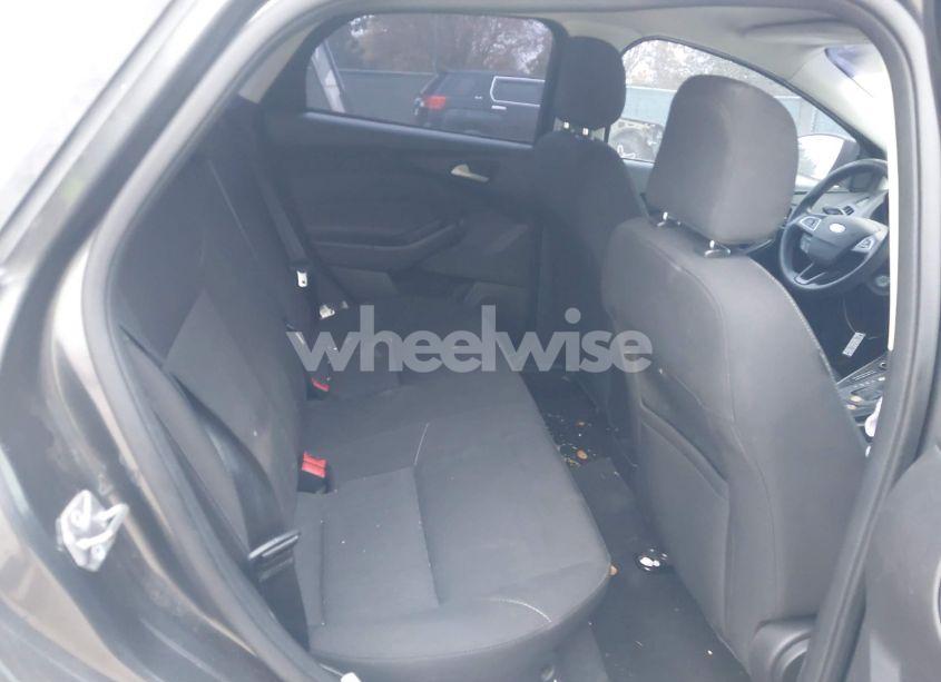 Photo 8 of 2018 Ford Focus SE (VIN 1FADP3F2XJL204043)