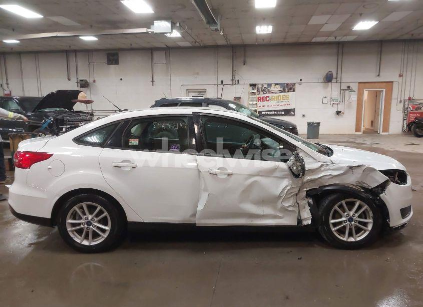 Photo 14 of 2018 Ford Focus SE (VIN 1FADP3F2XJL224745)