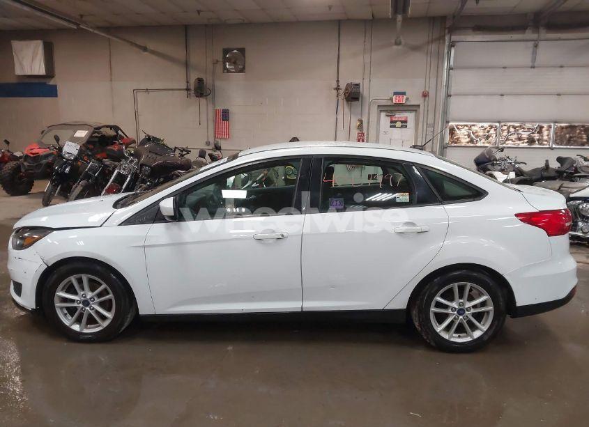 Photo 15 of 2018 Ford Focus SE (VIN 1FADP3F2XJL224745)