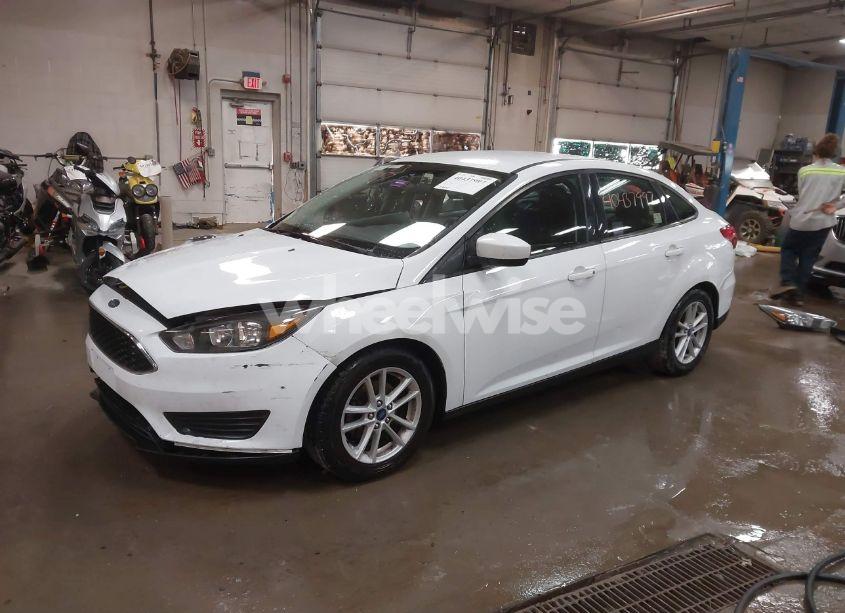Photo 2 of 2018 Ford Focus SE (VIN 1FADP3F2XJL224745)