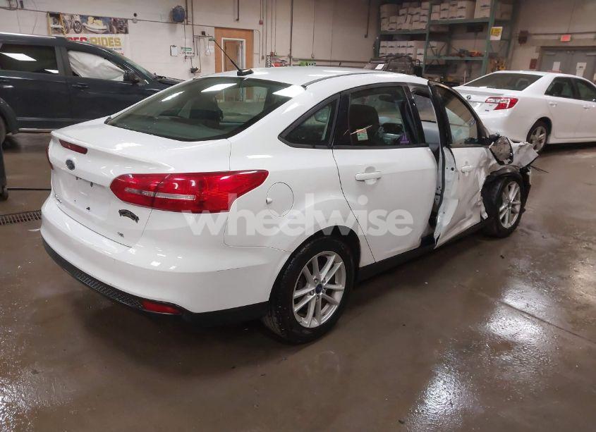 Photo 4 of 2018 Ford Focus SE (VIN 1FADP3F2XJL224745)