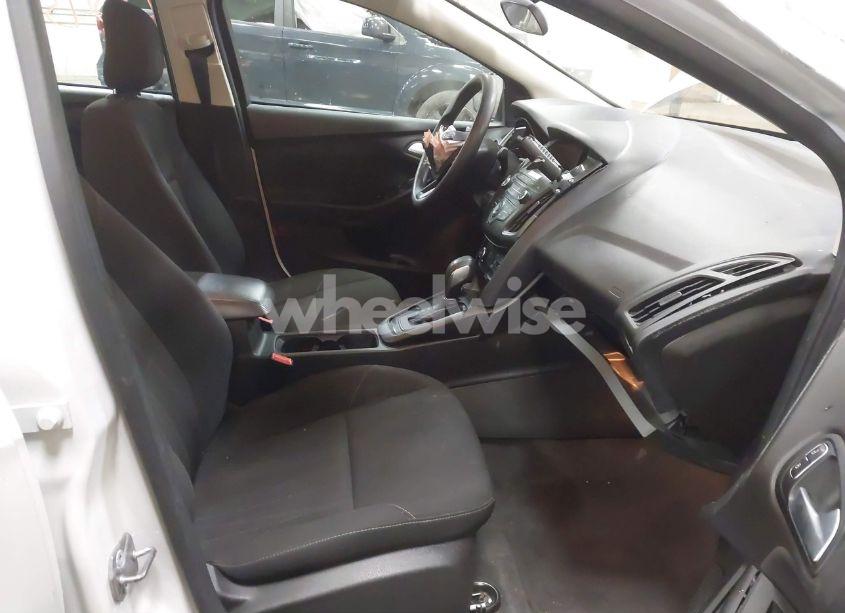 Photo 5 of 2018 Ford Focus SE (VIN 1FADP3F2XJL224745)