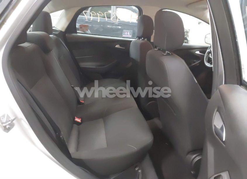 Photo 8 of 2018 Ford Focus SE (VIN 1FADP3F2XJL224745)