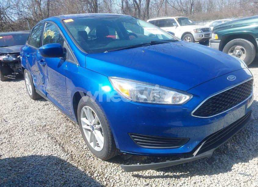 2018 Ford Focus SE (VIN 1FADP3F2XJL228553) main photo