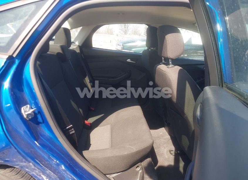 Photo 8 of 2018 Ford Focus SE (VIN 1FADP3F2XJL228553)