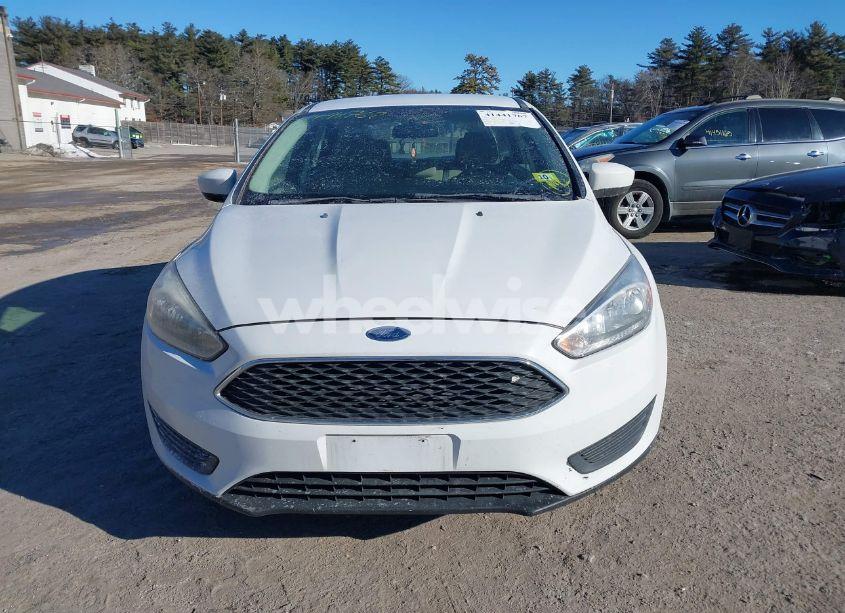 Photo 12 of 2018 Ford Focus SE (VIN 1FADP3F2XJL253047)