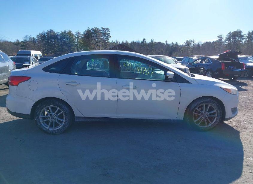 Photo 13 of 2018 Ford Focus SE (VIN 1FADP3F2XJL253047)