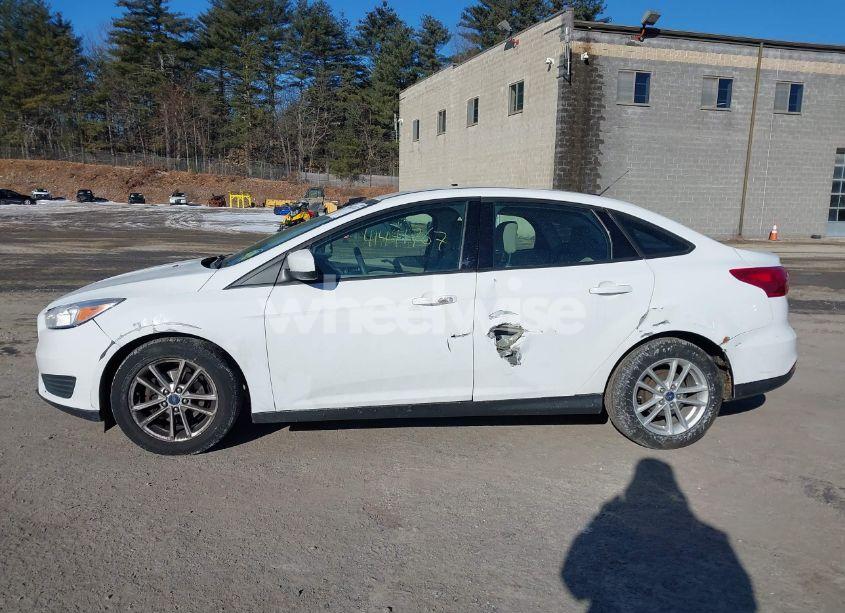 Photo 14 of 2018 Ford Focus SE (VIN 1FADP3F2XJL253047)
