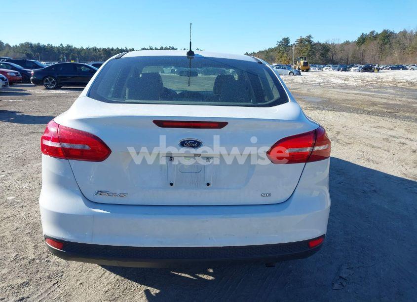 Photo 16 of 2018 Ford Focus SE (VIN 1FADP3F2XJL253047)