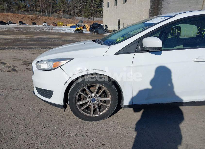 Photo 17 of 2018 Ford Focus SE (VIN 1FADP3F2XJL253047)