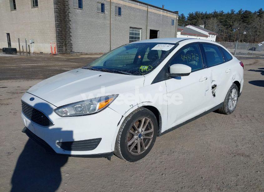 Photo 2 of 2018 Ford Focus SE (VIN 1FADP3F2XJL253047)