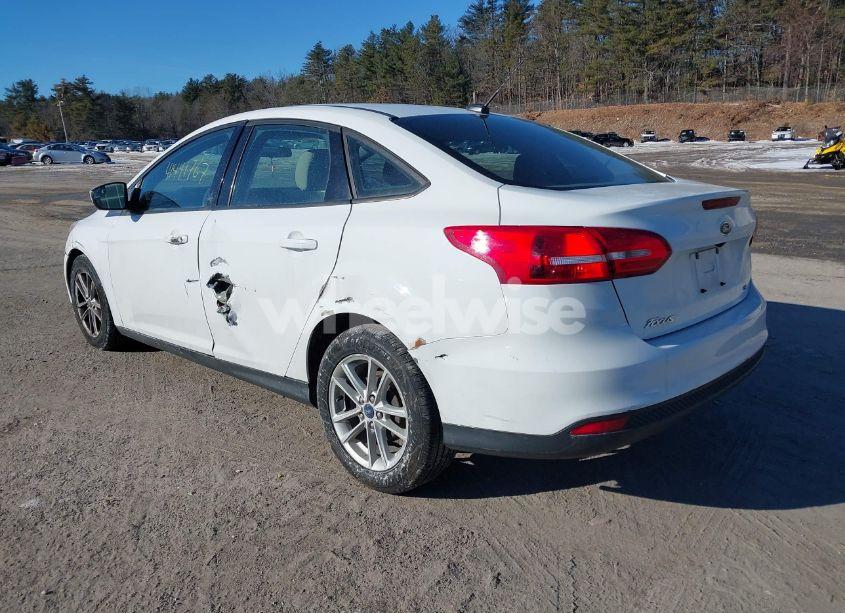 Photo 3 of 2018 Ford Focus SE (VIN 1FADP3F2XJL253047)