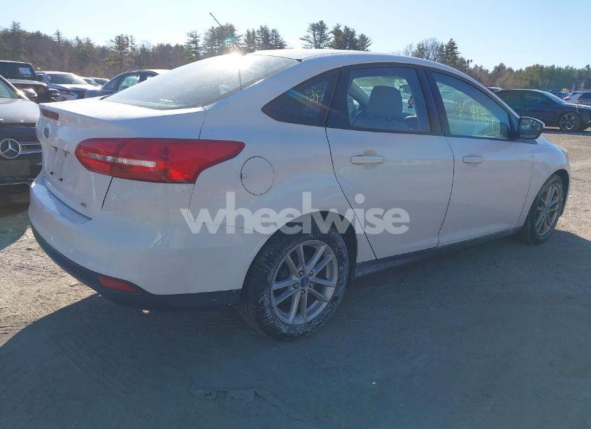 Photo 4 of 2018 Ford Focus SE (VIN 1FADP3F2XJL253047)