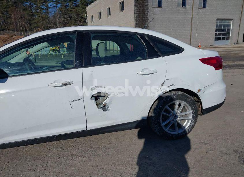 Photo 6 of 2018 Ford Focus SE (VIN 1FADP3F2XJL253047)