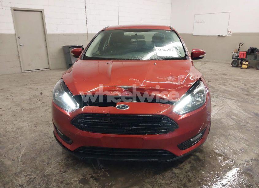 Photo 12 of 2018 Ford Focus SE (VIN 1FADP3F2XJL276053)