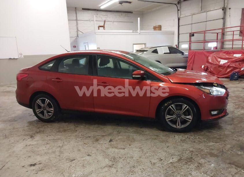 Photo 13 of 2018 Ford Focus SE (VIN 1FADP3F2XJL276053)