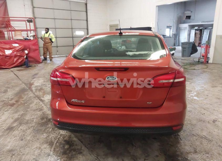 Photo 16 of 2018 Ford Focus SE (VIN 1FADP3F2XJL276053)