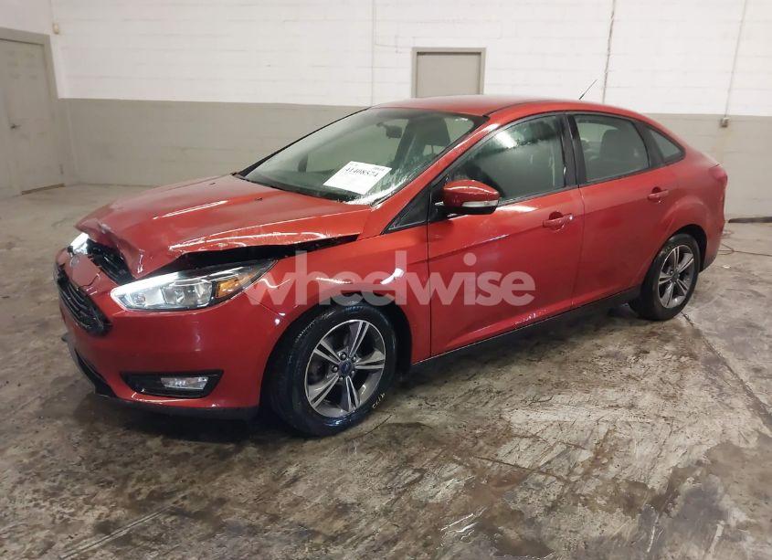 Photo 2 of 2018 Ford Focus SE (VIN 1FADP3F2XJL276053)