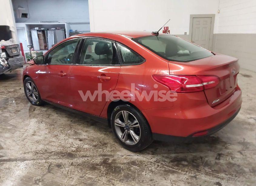 Photo 3 of 2018 Ford Focus SE (VIN 1FADP3F2XJL276053)