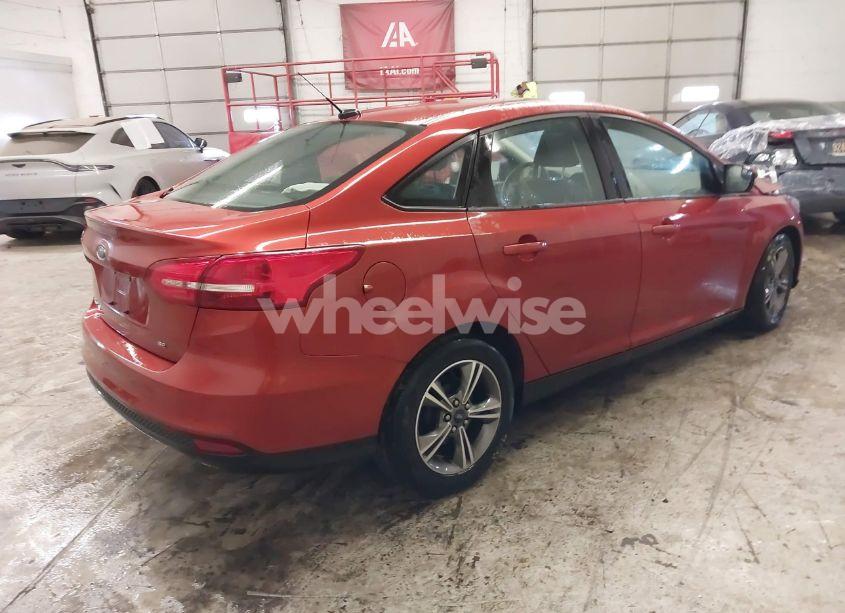 Photo 4 of 2018 Ford Focus SE (VIN 1FADP3F2XJL276053)
